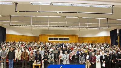 «خطوة على الطريق».. يجذب 3519 طالب صيدلة ويرسم مسارات مهنية بـ7 جامعات 