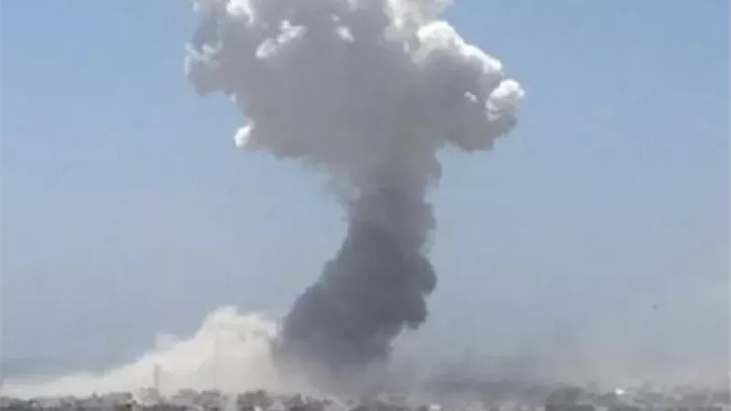 أعمدة الدخان تتصاعد