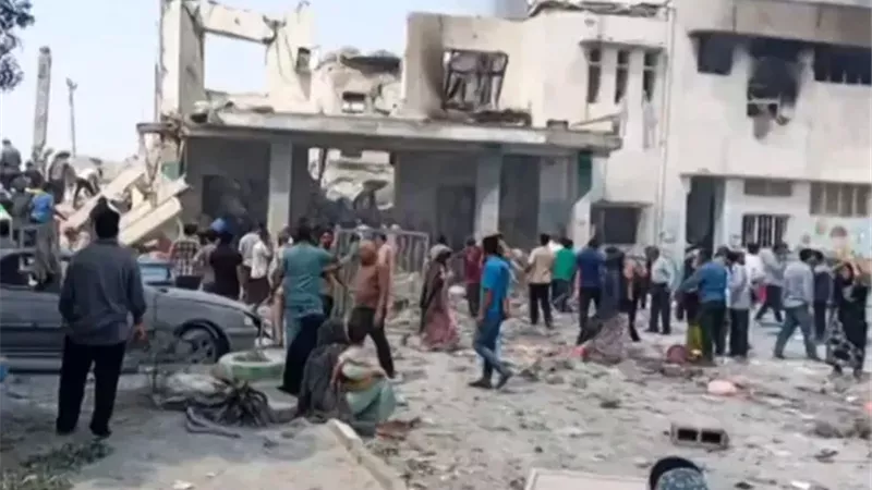 أنقاض المدرسة التي