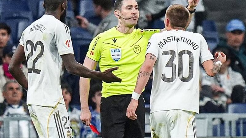 لحظة طرد فرانكو ماستانتونو