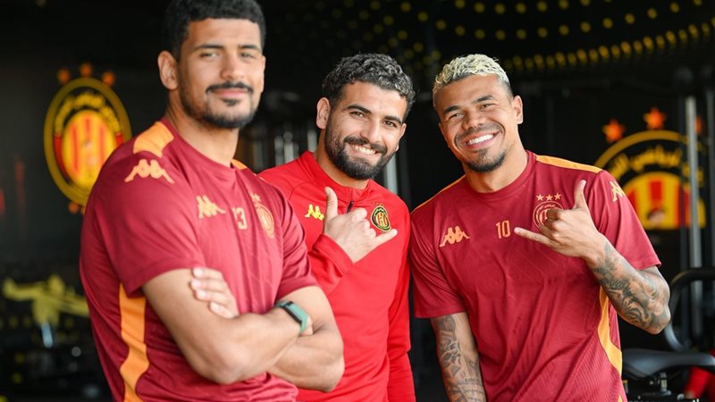 يان ساس مع لاعبي