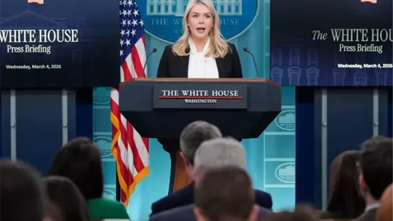 المتحدثة باسم البيت الأبيض كارولين ليفيت خلال إحاطة صحفية