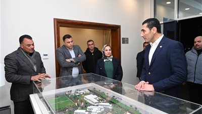وزير الرياضة يتفقد معسكر القرش الدولي للشباب بالإسماعيلية