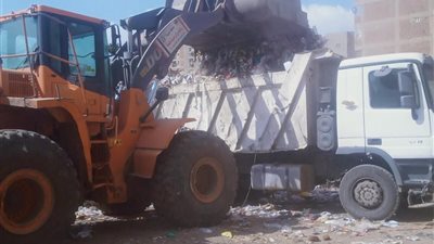  محافظ الغربية يتابع لليوم الثالث حملة إزالة بؤر القمامة بحي أول طنطا