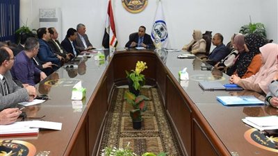 رئيس جامعة العريش يبحث تطوير أداء المراكز والوحدات للإرتقاء بالخدمات والبحث العلمي