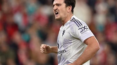 الشرطة اليونانية تحرض رابطة الدوري الإنجليزي ضد هاري ماجواير