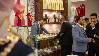 تراجع أسعار الذهب بضغط صعود الدولار ومخاوف التضخم