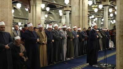 آلاف المصلين يحيون الليلة العشرين من رمضان في الجامع الأزهر بتلاوات من القراءات المتواترة