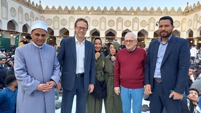 سفيرا إسبانيا وإندونيسيا يشاركان آلاف الصائمين إفطار «بيت الزكاة والصدقات» بالجامع الأزهر
