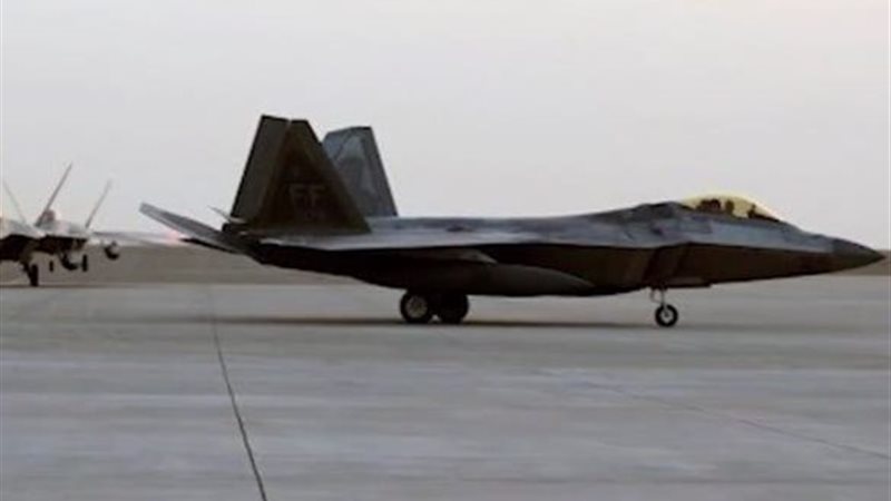 مقاتلة F35 بقاعدة