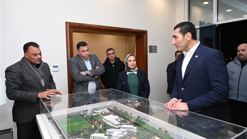 وزير الرياضة يتفقد المعسكر الدولي للشباب 