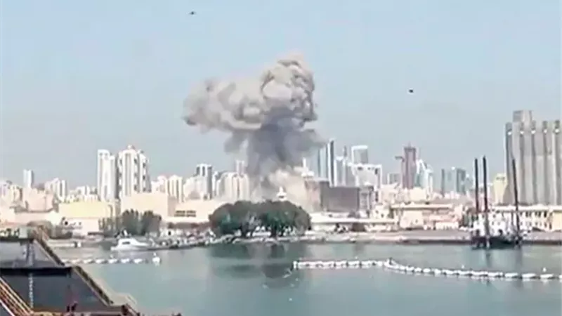 أعمدة الدخان تتصاعد