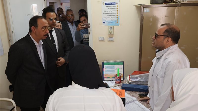 المحافظ خلال جولته