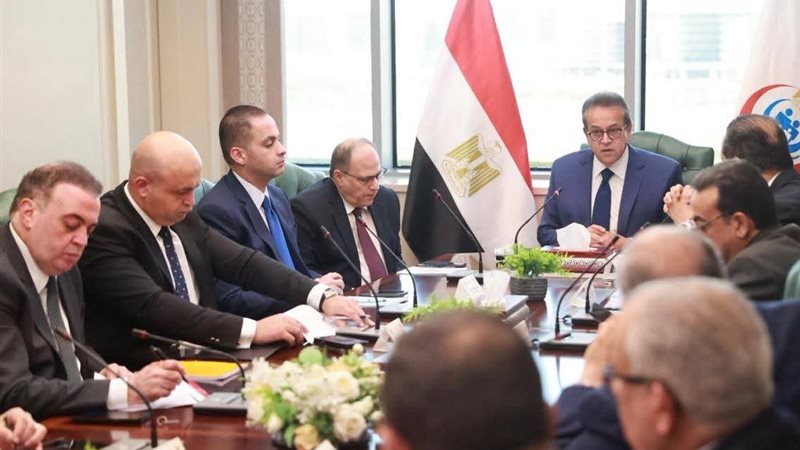 اجتماع وزير الصحة 