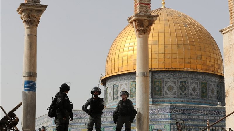 قوات إسرائيلية بالمسجد