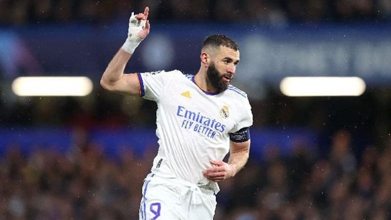 كريم بنزيما مهاجم