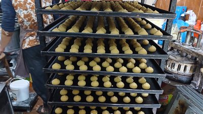 روائح العيد تزين قرى كفر الشيخ داخل مصانع الكحك والبسكويت