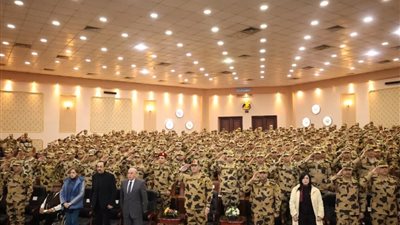 بمناسبة يوم الشهيد والمحارب القديم .. قيادة قوات الصاعقة تنظم إحتفالية لعدد من أسر الشهداء 