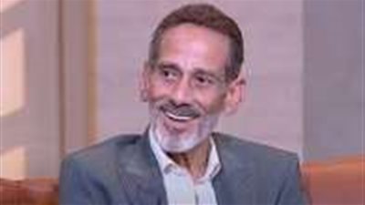 محمود عزب: زوجتي كانت سندي في أصعب الظروف.. والجواز لم يكن عائق بمشواري الفني