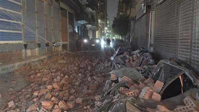 التحفظ على مقاول بعد انهيار حائط ببرج تحت الإنشاء في المنيا وتلف 4 سيارات