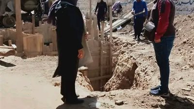 متابعة أعمال خطوط الطرد لمحطة صرف صحي جزيرة طما  بسوهاج