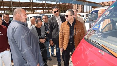 خلال جولة مفاجئة.. محافظ المنوفية يتفقد مواقف سيارات الشهداء النموذجي والشهداء .. تفاصيل 