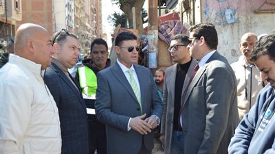 التنمية المحلية تتابع مواقف سيارات الأجرة.. ومدى الالتزام بالتعريفة الجديدة