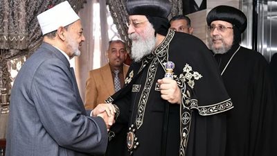 شيخ الأزهر يتلقى تهنئة البابا تواضروس بعيد الفطر.. تأكيد على وحدة النسيج الوطني