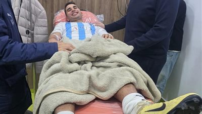 وزير الرياضة يطمئن على لاعب بيراميدز بعد إصابته المفاجئة