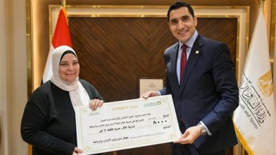 وزير الرياضة يشيد بانضباط مركز شباب عين الصيرة ويكافئ إدارته