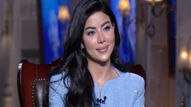 كارولين عزمي