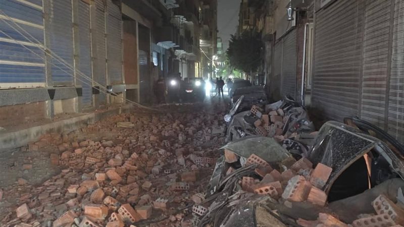 انهيار جزئي ببرج