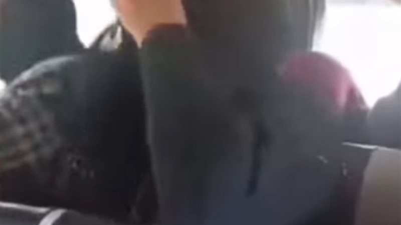 القبض على سيدة أساءت لمواطنة داخل ميكروباص