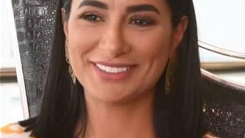 الفنانة جورى بكر