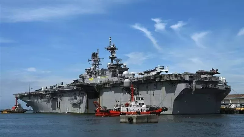 سفينة حربية أمريكية