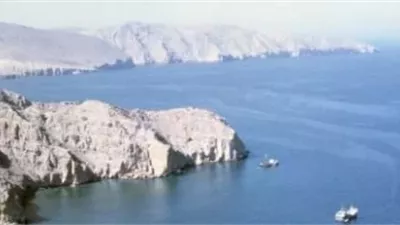 بيان دولي مشترك يدين تهديدات الملاحة في مضيق هرمز ويدعو لوقف التصعيد