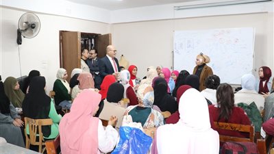 رئيس جامعة سوهاج يتابع انتظام الدراسة وسير العمل الإداري داخل الكليات