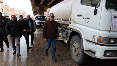 محافظ الجيزة يتفقد جهود شفط مياه الأمطار بشوارع الدقي والعجوزة