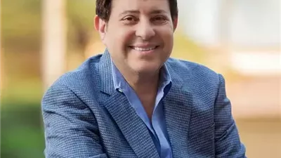 بعد رحلة علاج حرجة.. هاني شاكر يغادر باريس ويستعد للعودة إلى القاهرة