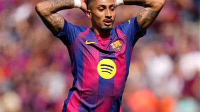 المباريات التي سيغيبها رافينها عن برشلونة بسبب الإصابة