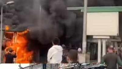 نشوب حريق هائل بموقف عبد المنم رياض بوسط البلد.. تفاصيل