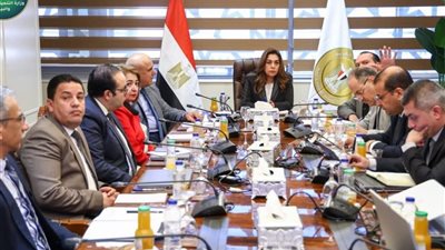 وزيرة التنمية المحلية والبيئة تتابع الموقف التنفيذي للملفات الحيوية بالمحافظات