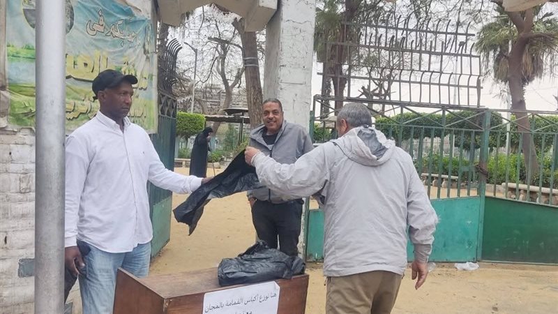 الجيزة توزّع أكياسًا بلاستيكية مجانًا