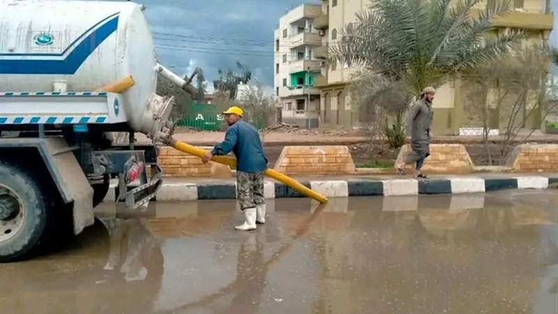 رفع تجمعات مياه الأمطار