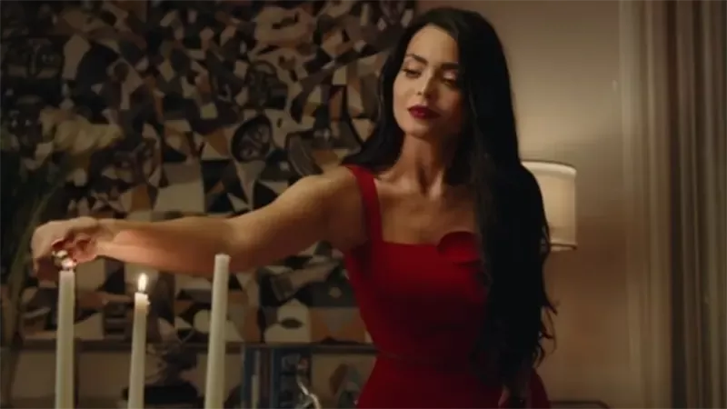  أسماء جلال جدل “السلم