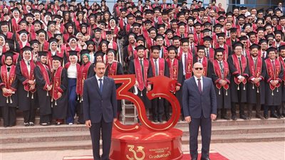 محافظ سوهاج يشهد حفل تخرج الدفعة 30 طب بشري  