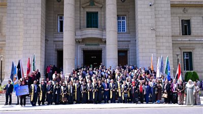 رئيس جامعة القاهرة: كلية الآداب منارة للفكر والثقافة والتنوير في مصر والعالم العربي 