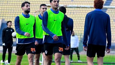 فقرة بدنية قوية للاعبي الزمالك قبل مباراة المصري في دوري نايل 