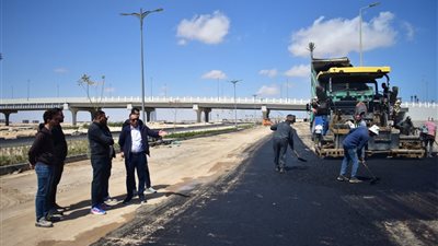 رئيس جهاز العلمين يتابع أعمال الطرق والمحاور ويشدد على الجودة وسرعة التنفيذ