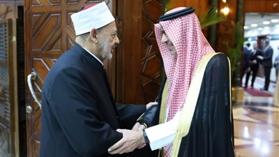 شيخ الأزهر والسفير السعودي يبحثان توحيد الجهود لمواجهة تحديات الأمة